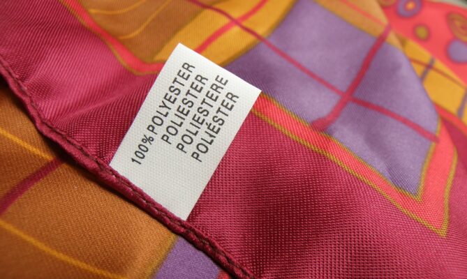Oděvy z umělých vláken v textilním průmyslu převládají. Foto: Pixabay