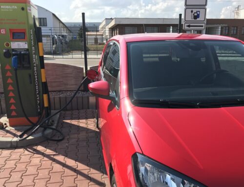 Elektromobily zlevnily o desítky tisíc korun. Češi se ale k nákupu nechystají, pořídila by si ho jen čtyři procenta