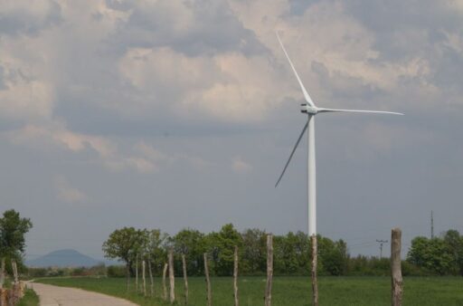 Větrná elektrárna u středočeských Pcher. Foto: Karolína Chlumecká