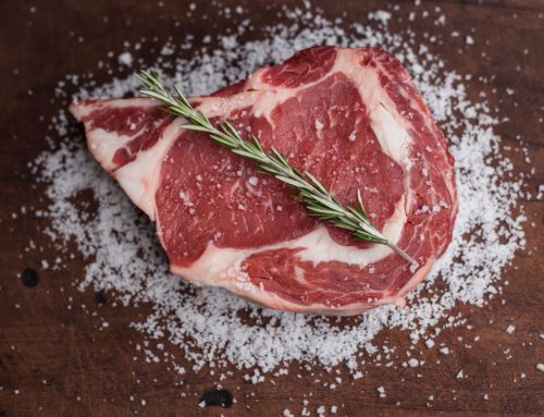 Agrární komora radí „Žerte maso“, a ne náhražky. Část veřejnosti to pobuřuje