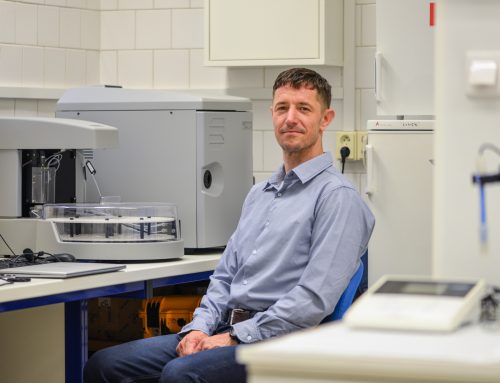 Musíme plošně zakázat „věčné chemikálie“. Jinak na to vymřeme, varuje expert na chemii