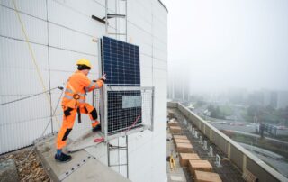 Na střeše Kongresového centra Praha roste fotovoltaická elektrárna. Foto: GreenBuddies