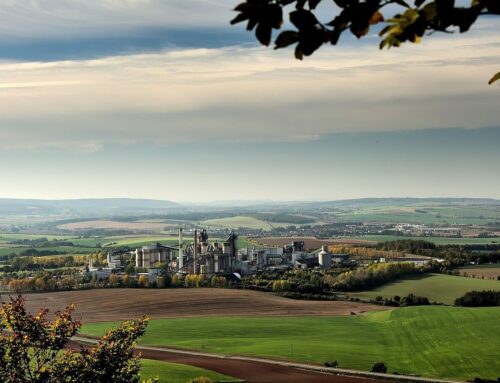 České firmy jsou v boji proti změně klimatu skeptičtější a výrazně pokulhávají za světem ve snižování emisí
