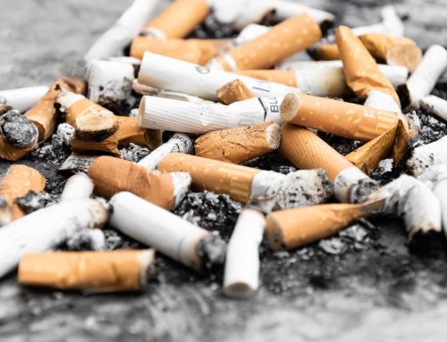 Obce získají poprvé od výrobců cigaret miliony na úklid nedopalků. Na řadě jsou vlhčené ubrousky a balonky