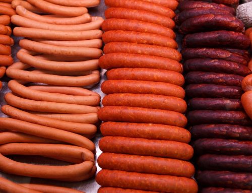 Český stát „žere maso“, zatímco experti nabádají k omezení jeho konzumace