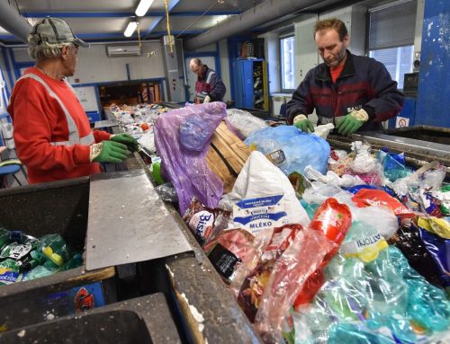 Moderní třídička odpadu pořád nefunguje. „Uplatníme sankce,“ říkají Pražské služby