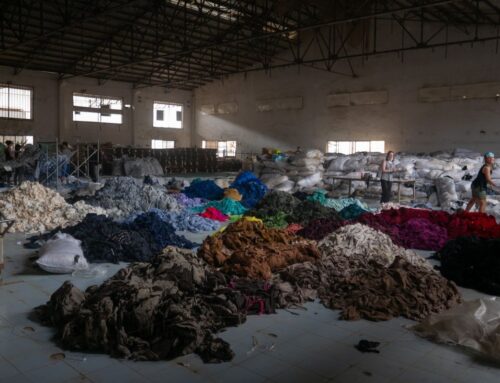 Pět mýtů o udržitelné módě. Jak poznat, když textilní průmysl „zeleně“ lže
