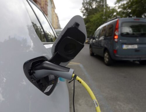 Nástup elektromobility a čistý vzduch? Ne tak úplně – musíme řešit i oděry pneumatik, brzd a vozovky