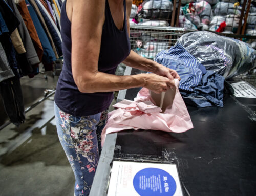 Sedmnáct kilo textilu na hlavu. Oproti roku 1975 se ho na světě vyrábí dvakrát víc na osobu, většinou je to polyester