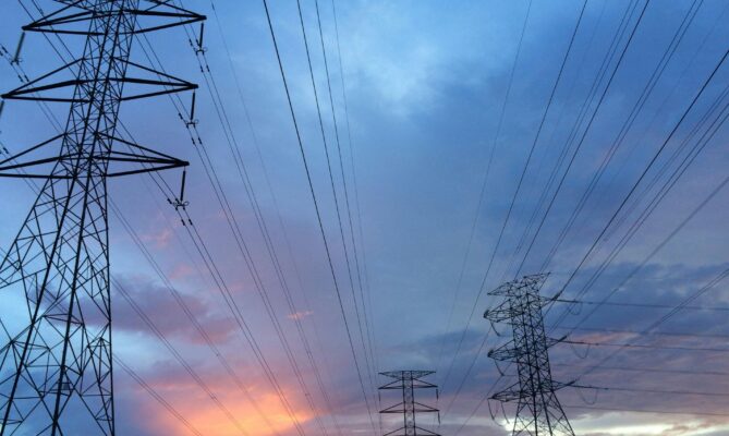 Rozvodná síť elektrické energie. Ilustrační foto: Pok Rie, Pexels
