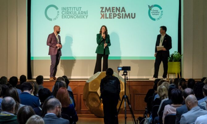 Na konferenci Vyspělé Česko vystoupila mimo jiné Soňa Klepek Jonášová, zakladatelka Institutu cirkulární ekonomiky. Foto: Kateřina Fialová