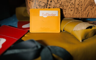 Zlínská firma Belleder využívá k výrobě zbytky prémiové kůže, z níž se dělají sedačky pro luxusní automobily. Foto: poskytnuto společností Belleder