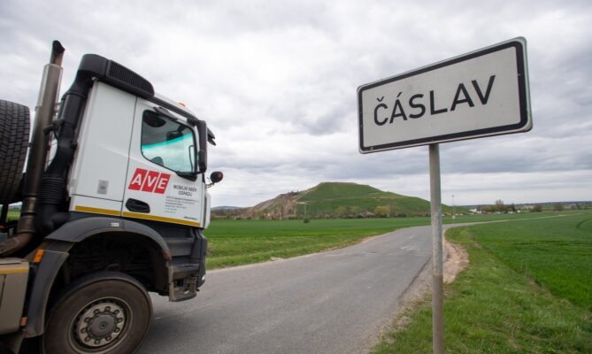 Skládka společnosti AVE CZ, která kvůli neplacení poplatků za odpady čelí trestnímu stíhání, nedaleko Čáslavi. Foto: ČTK / Vostárek Josef