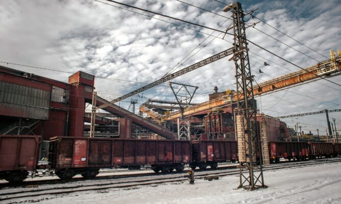 Jedním z podniků, které musí projít dekarbonizací, jsou i Třinecké železárny. Foto: Kateřina Hefler
