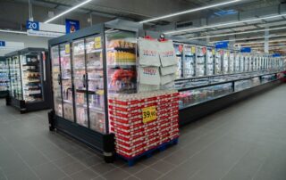 Dvířka na chlaďácích přispívají k úsporám energií. Foto: poskytnuto společností Tesco