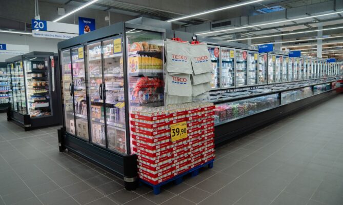 Dvířka na chlaďácích přispívají k úsporám energií. Foto: poskytnuto společností Tesco