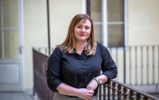 Petra Koudelková se specializuje na společenskou odpovědnost firem, greenwashing a komunikaci udržitelnosti. Foto: Kateřina Hefler, Ekonews