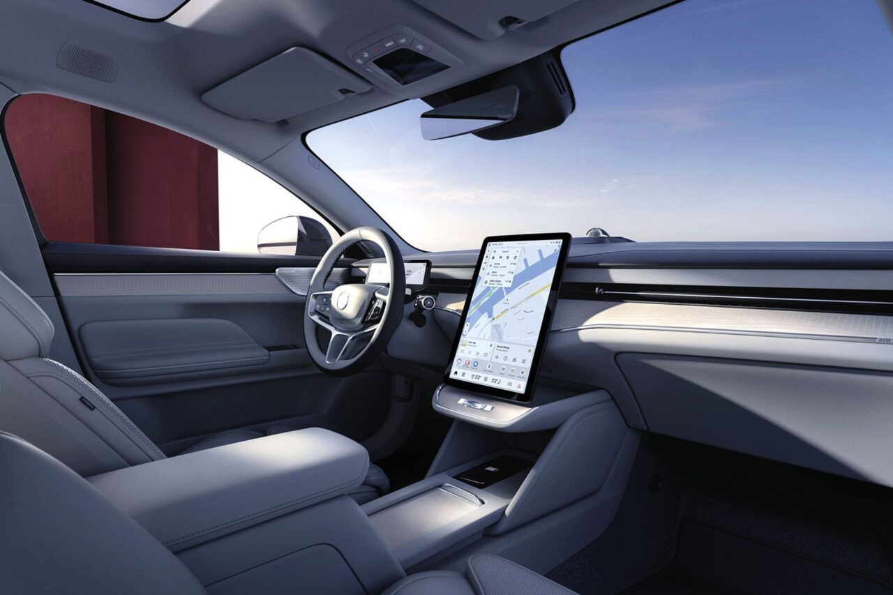 Volvo ES90 je dodáváno s integrovanými službami Google. Interiér lze čalounit řadou materiálů, včetně vlny. Inovativní materiál Nordico je z recyklovaných surovin, jako jsou PET lahve, a z biokompozitního materiálu pocházejícího z udržitelného švédského a finského lesního hospodářství. Foto: Volvo