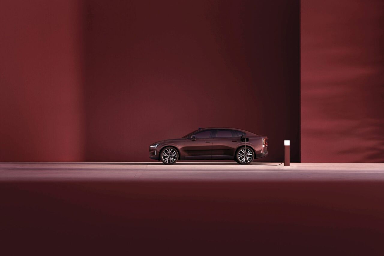 Pětidveřový pětimetrový vůz je na vrcholu vyšší střední třídy, svojí vyšší stavbou se ale nachází mezi osobními modely a SUV. Foto: Volvo