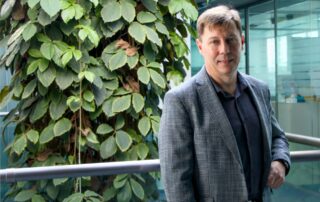 „Celková koncepce dekarbonizace v České republice není jasně stanovená. Těžko se nám tak zaměřuje řešení pro naše závody,“ říká Country manažer skupiny AGC Miloslav Zoula. Foto: Karolína Chlumecká, Ekonews