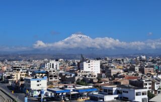 Vrchol Chimboraza je díky své poloze poblíž rovníku nejvzdálenějším místem od středu Zeměkoule, dokonce vzdálenějším než vrchol Mount Everestu. Sahá přitom do výšky 6263 metrů nad mořem. Foto: Tomáš Nídr