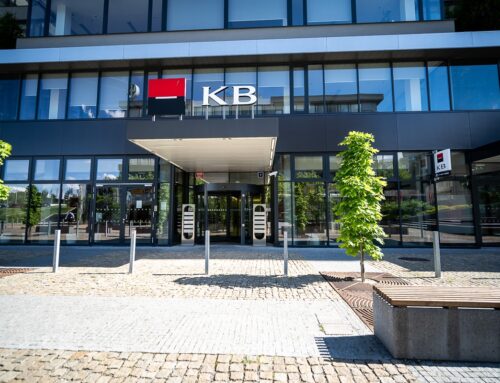 Zelené úvěry či kyberbezpečnost. Komerční banka v novém reportu ukazuje, na co se zaměří