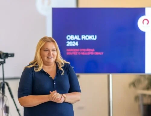 Zákaz smetánek v kavárnách nebo minikečupů ve fast foodech vítám, ale přinese zdražení potravin, tvrdí šéfka obalářů