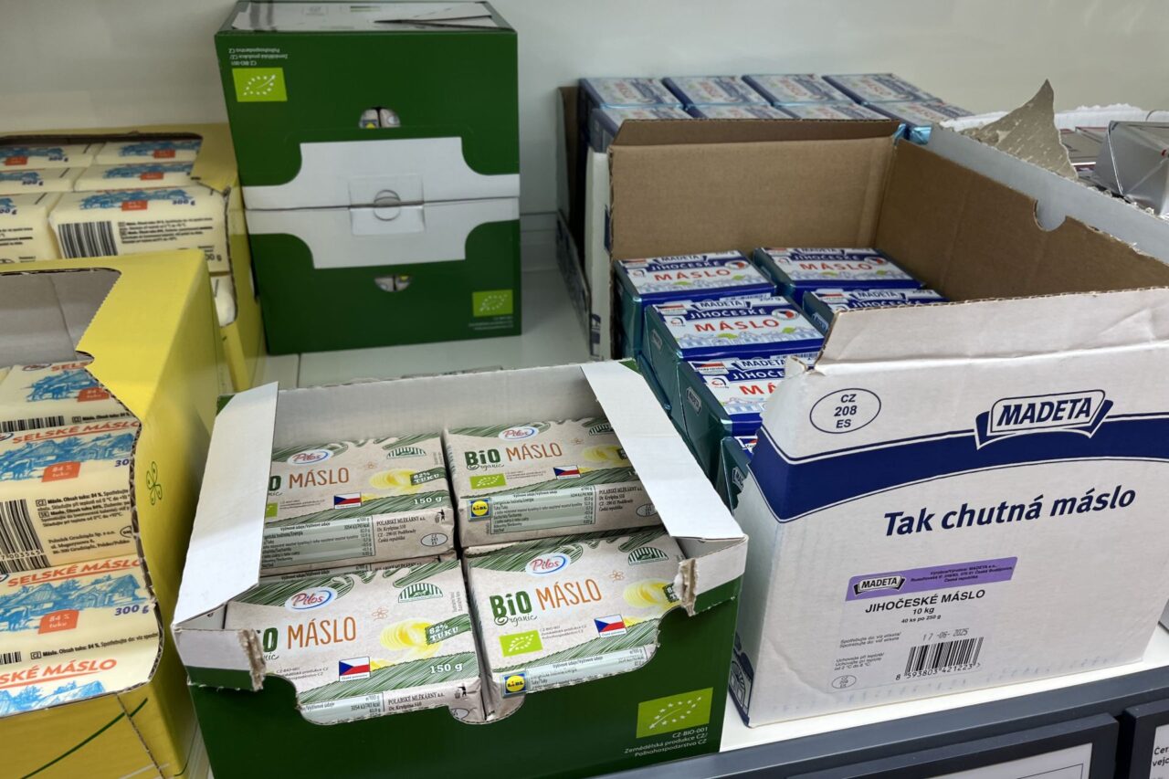 Nabídka másla v bio kvalitě v řetězci Lidl. Foto: Valentina Podlesná, Ekonews
