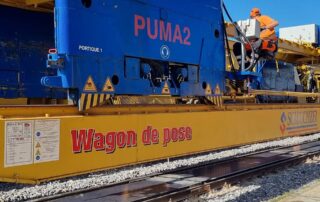 Speciální stroj společnosti Scheuchzer zvládá položit 300 metrů panelů za hodinu. Foto: poskytnuto společností Sun Ways