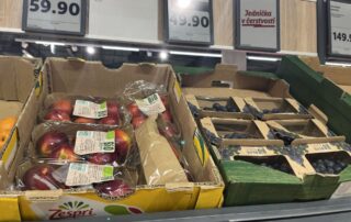 Nabídka broskví v bio kvalitě v řetězci Lidl. Foto: Valentina Podlesná, Ekonews