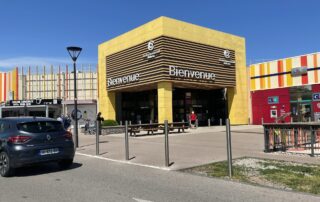 Hypermarché francouzského řetězce Carrefour nedaleko 45tisícového města Sète, které leží na jihofrancouzském pobřeží. Foto: Tomáš Pohanka, Ekonews