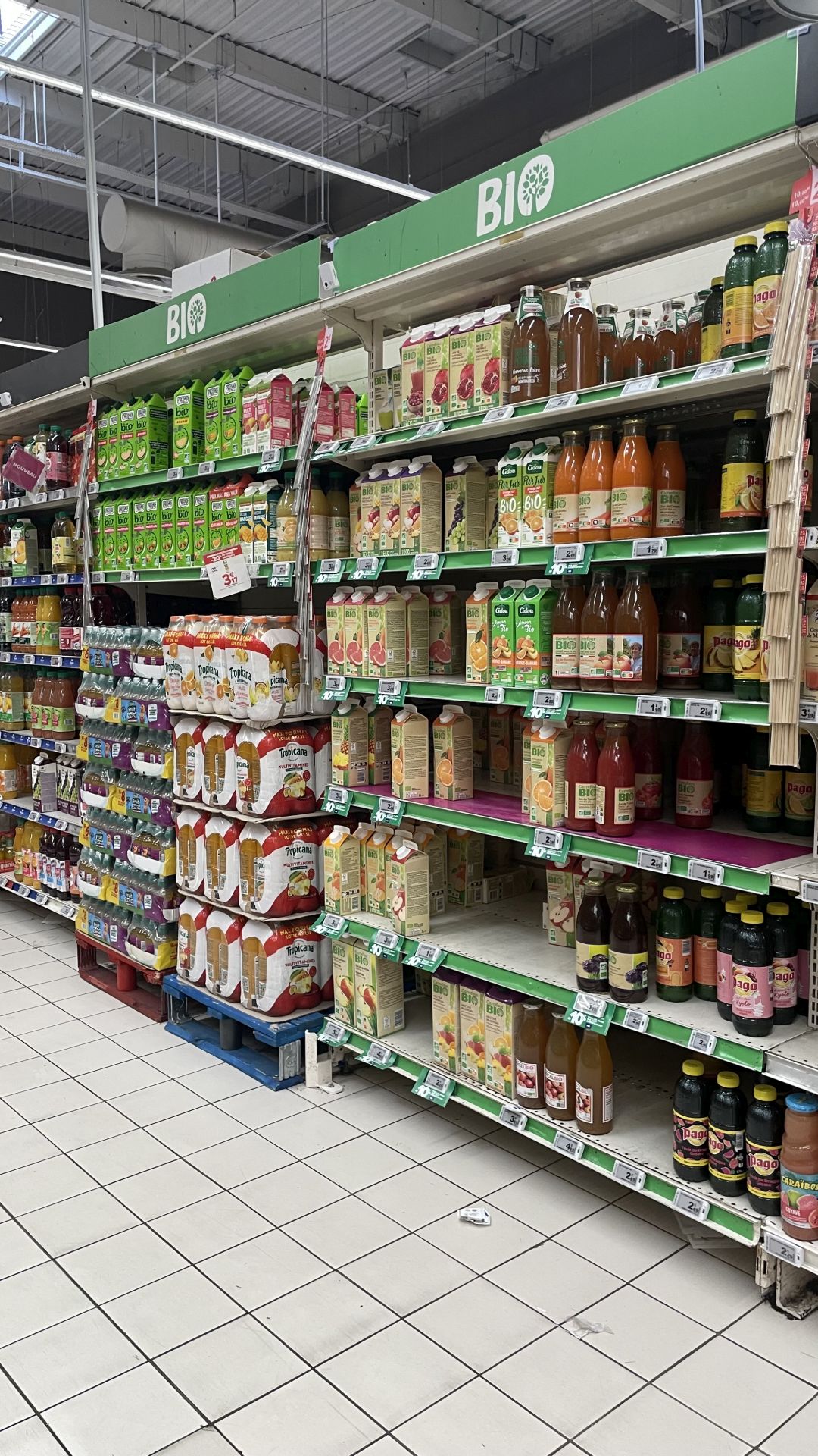 Řetězec Carrefour tvrdí, že má v nabídce přes 1200 položek s označením bio. Foto: Tomáš Pohanka, Ekonews