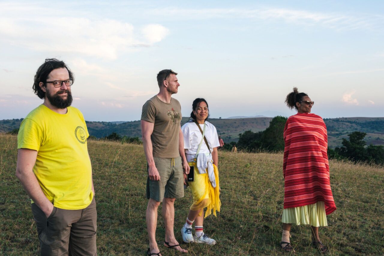 Lejla Abbasová, Chili Ta, Jakub Přibyl a Martin Kamler, včelař z Výzkumného ústavu včelařského, který přijel Masajům pomoci s chovem včelFoto: Radek Karkys