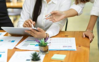 První společnosti letos začaly povinně zveřejňovat nefinanční zprávy podle standardů ESRS. Ilustrační foto: Getty Images