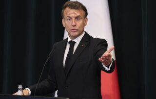 Francouzský prezident Emmanuel Macron je pro zrušení zrušení evropské Směrnice o náležité péči podniků v oblasti udržitelnosti. Foto: ČTK / AP / Vlasov Sulaj