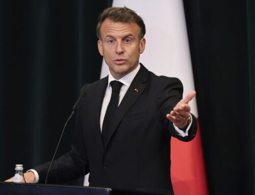 Macron volá po zrušení směrnice, která má pokutovat firmy za využívání dětské práce jejich dodavateli
