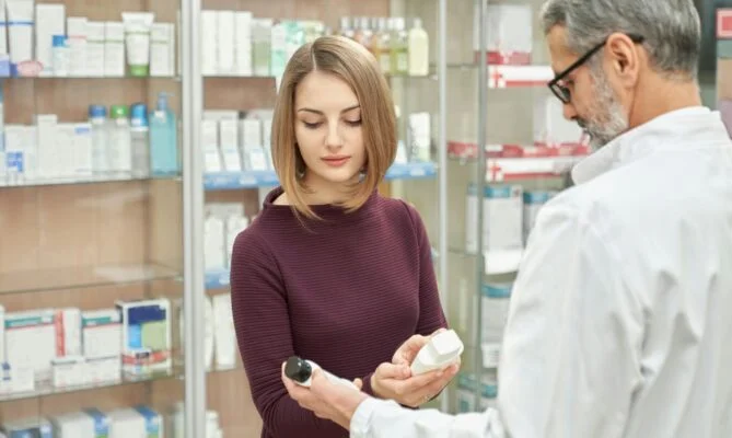 Uhlíková stopa farmaceutického průmyslu roste, protože lidé spotřebovávají stále více léků. Ilustrační foto: Getty Images
