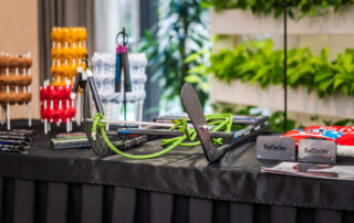 Sáňky Lite Ride od Marie Táborské vyrobené z vyřazených hokejek získaly druhé místo v kategorii Odpad ze sportu. Foto: Kateřina Hefler, Ekonews