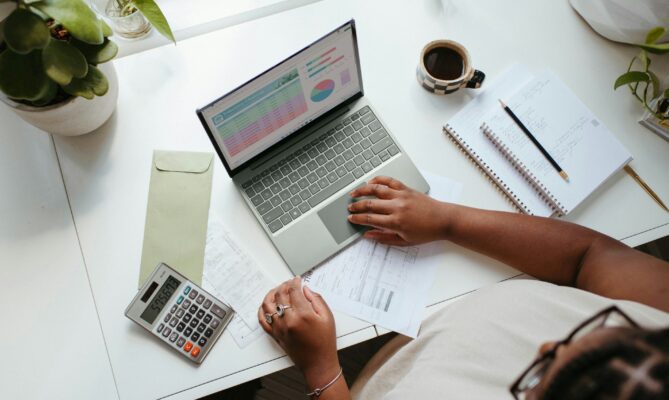 Digitální nástroje EU mající firmám pomáhat s reportingem jsou zastaralé. Ilustrační foto. Foto: Unsplash