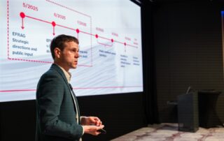 Filip Gregor, šéf sekce Odpovědné firmy ve společnosti Frank Bold, přednášel o omnibusu a změnách ESG legislativy v rámci akce Business Leaders Forum (BLF). Foto: Poskytnuto BLF