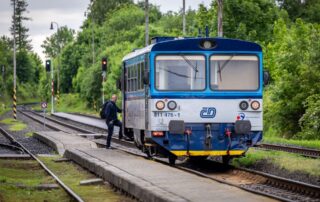 České dráhy musejí zajišťovat dopravní obslužnost i v odlehlých místech, jako je Třemešná ve Slezsku. Foto: ČTK / Petr Sznapka