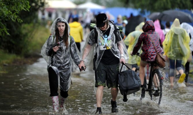 Tuzemský hudební festival Rock for People zažil jednu z nejhorších sezon v roce 2012, kdy kvůli dešti nevystoupila jedna z hlavních hvězd, skupina Faith No More. Foto: ČTK / Mlejnková Alexandra