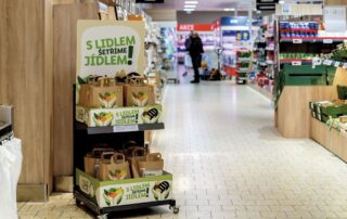 Tašky jsou k dostání za jednotnou cenu 25 Kč a obsahují 3 kg různorodého ovoce a zeleniny. Foto: Lidl