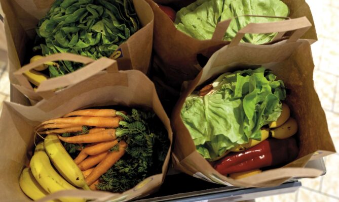 Zákazníci Lidlu si v prvním čtvrtletí roku 2025 odnesli zhruba 400 tisíc tašek se zlevněným ovocem a zeleninou. Foto: Lidl