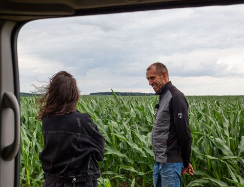 Česká vláda v ekologii zaostává. Dvě třetiny lidí chtějí státní podporu pro šetrné zemědělství, půlka plánuje zelené bydlení
