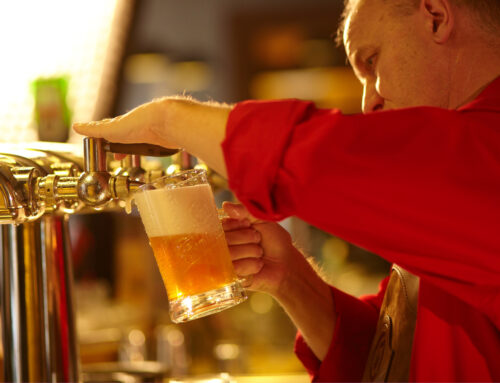 Čím méně vody, tím udržitelnější pivo. Pivovary vymýšlejí cesty, jak jí ve výrobě použít minimum
