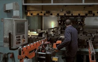 Společnost Hobes z Horního Benešova je český výrobce zadlabacích zámků, automotive dílů a přesných strojírenských dílů. Foto: Hobes