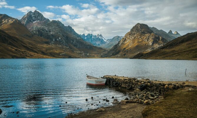 Krajina v okolí městečka Huaraz v Peru. Foto: Unsplash