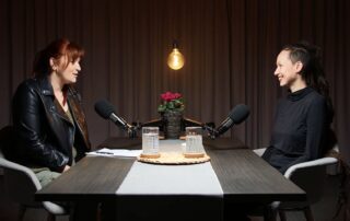 V dalším dílu podcastu Domácnost bez jedů si redaktorka Ekonews Irena Buřívalová povídala s Terezou Kovalčíkovou, odbornicí spolku Arnika na odpady (vpravo). Foto: Ekonews
