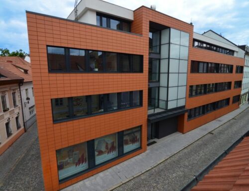 Dekarbonizace výroby podle Wienerbergeru naráží na kapacity elektrické sítě, dlouhé schvalovací procesy a nákladnost technologií